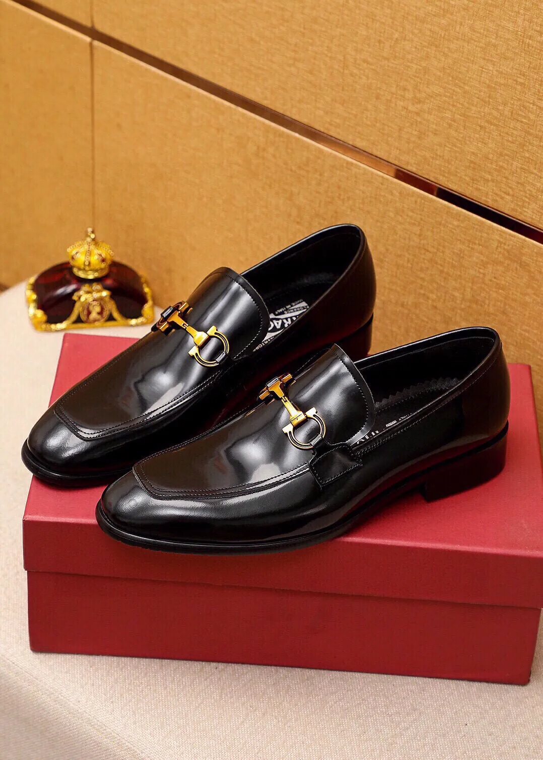 Men's shoes 💰520 💐 Product trademark: Ferragamo "Ferragamo" casual leather shoes Regular size: 38-44 (45🉑️customized) Product materials: Selected imported first-layer open-edge beaded cowhide upper + original hardware buckle, imported water-dyed cowhide leather lining. Strong three-dimensional visual effect, combined outsole Color: 3⃣️colors available
